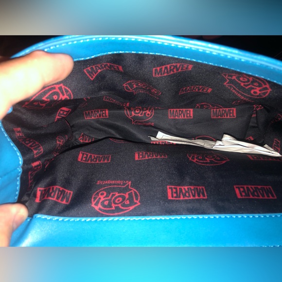 POP! by Loungefly Captain America Crossbody Purse - Picture 8 of 8